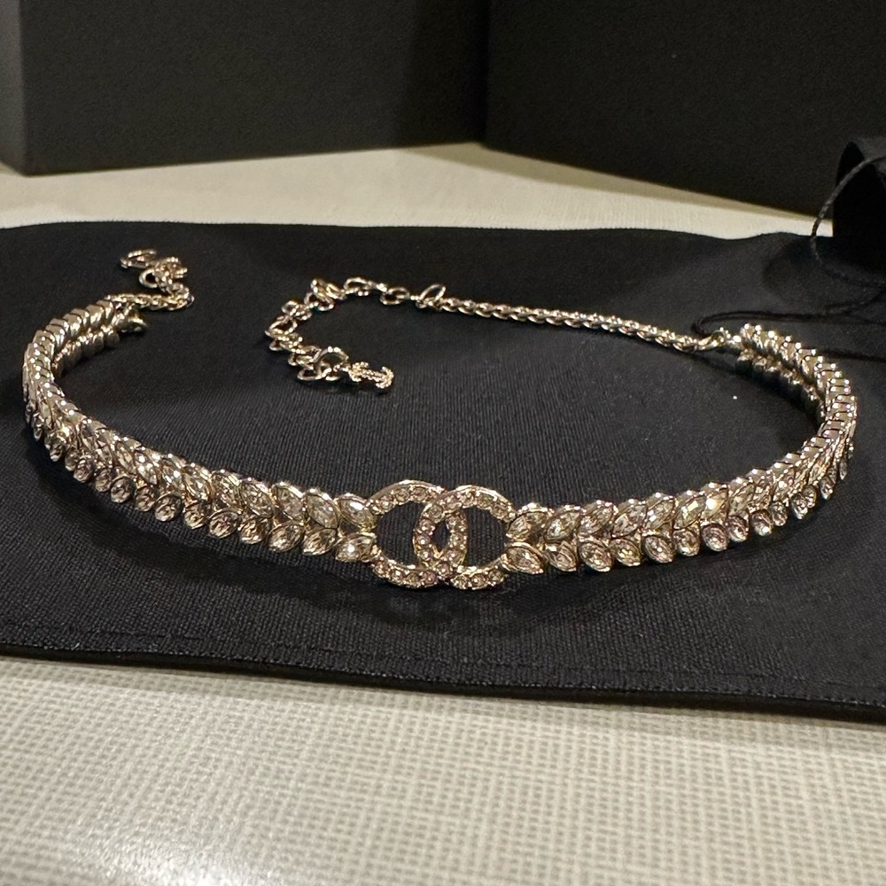 Reserved Chanel choker NEW final sale price!
